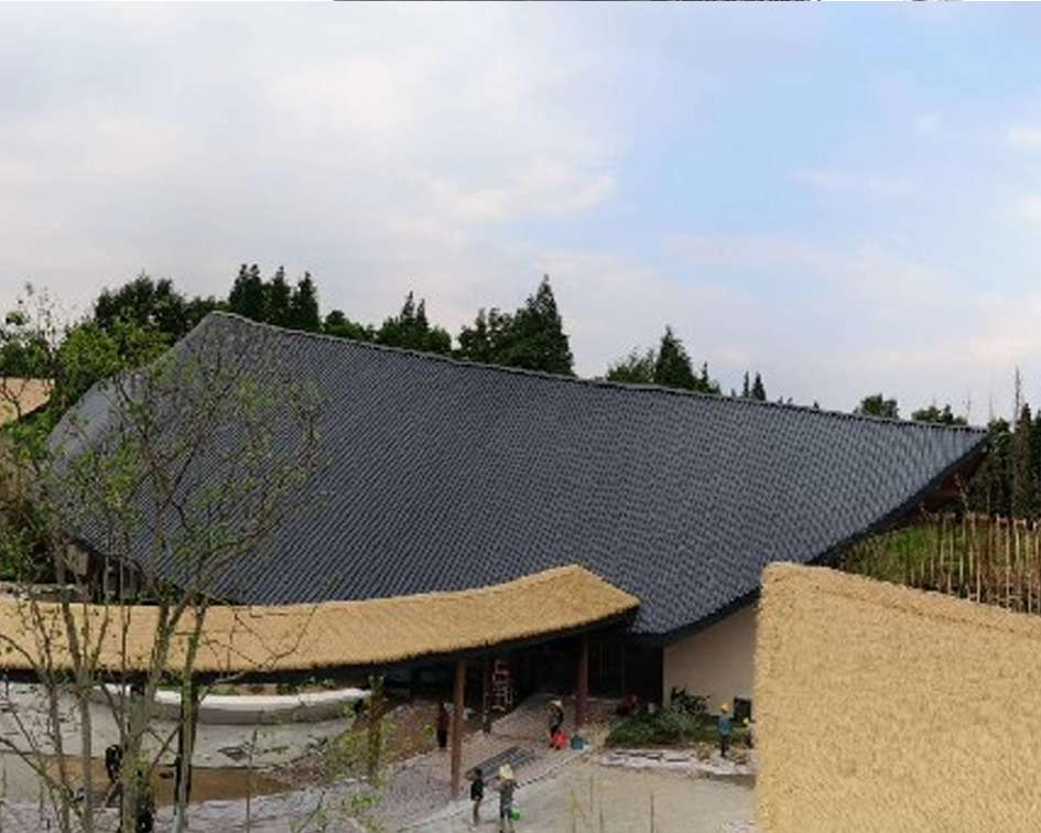 成都都江堰青城山環(huán)球世紀(jì)多曲面屋面工程